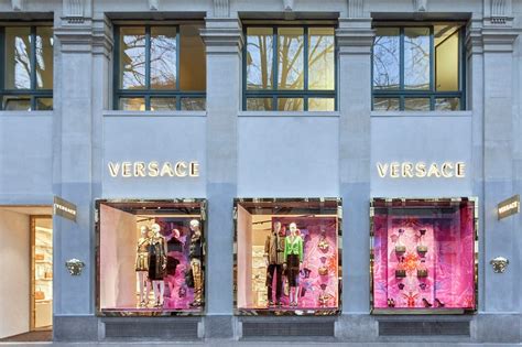 Geschäfte für VERSACE in Zürich .